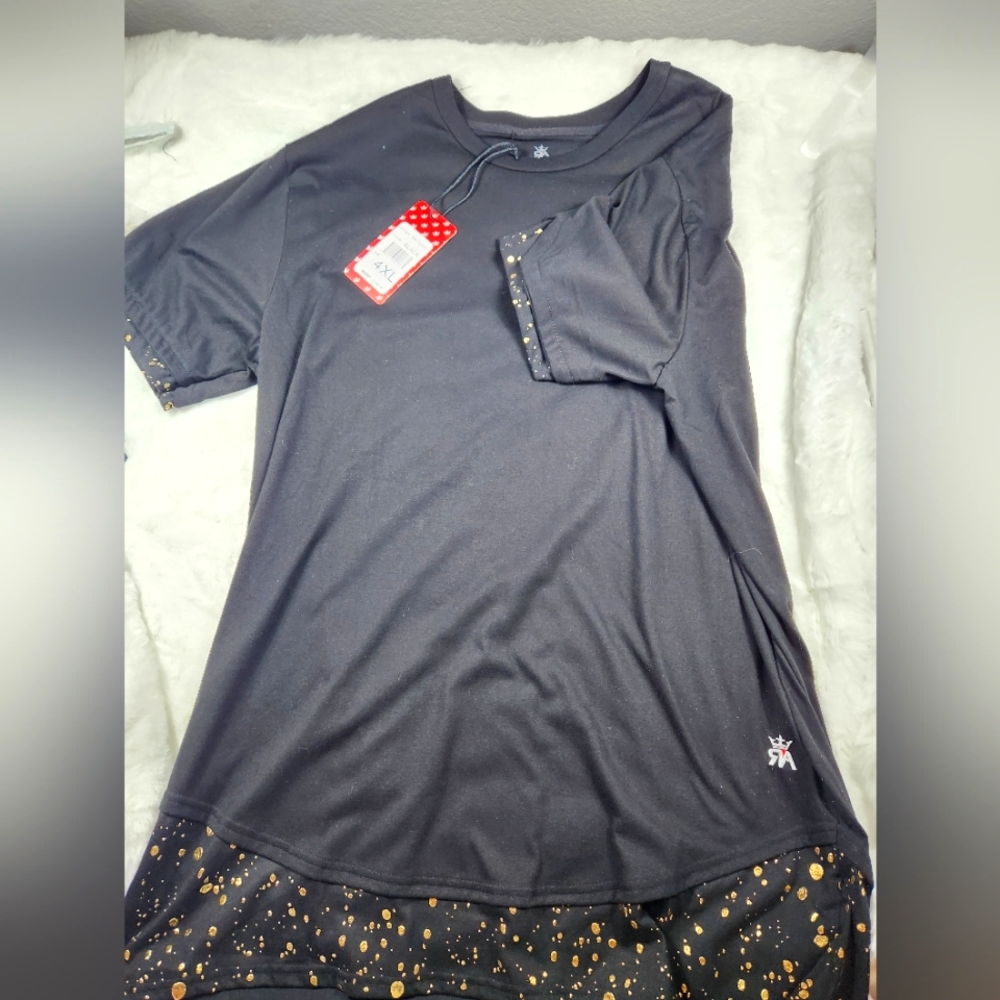 NWT Red Ape black with gold speckle tee
